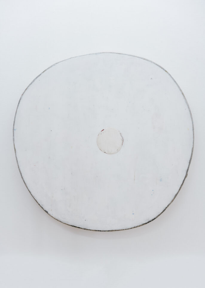 1 Otis Jones – White Circle, 2019 Acrylic on linen on wood, – 611⁄2” x 591⁄4” x 51⁄4” – 156,2 CM x 150,5 CM 13,3 x CM.