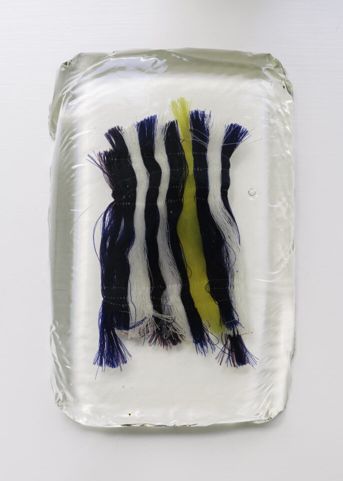 13 Marie Hazard_upcyclingthreadsinresin_2020_27x17cm_Polyester_threads in resin