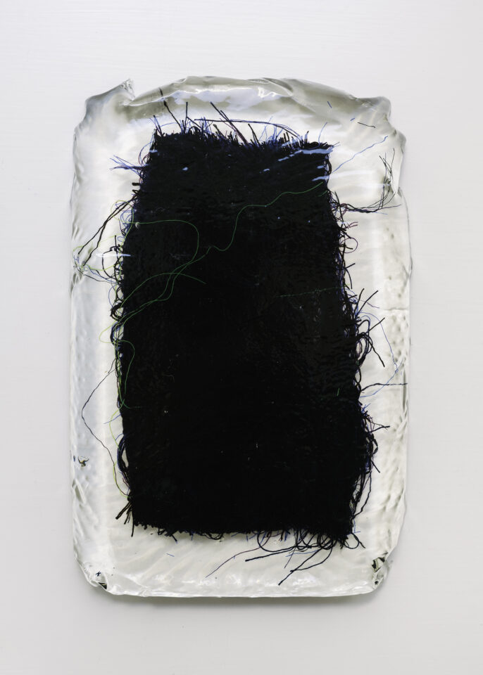 14 Marie Hazard_upcyclingthreadsinresin_2020_27x17cm_Polyester_threads in resin.jpg