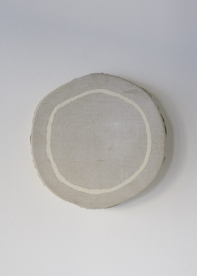 2 Otis Jones - Ivory Circle On Washed Linen 2021 - Acrylic on canvas on wood 38 CM x 38,5 CM x 8 CM
