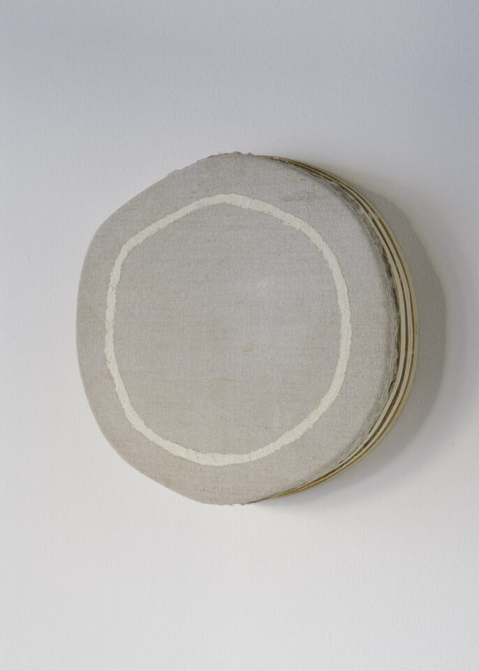 4 Otis Jones - Ivory Circle On Washed Linen 2020 - Acrylic on canvas on wood 38 CM x 38,5 CM x 8 CM