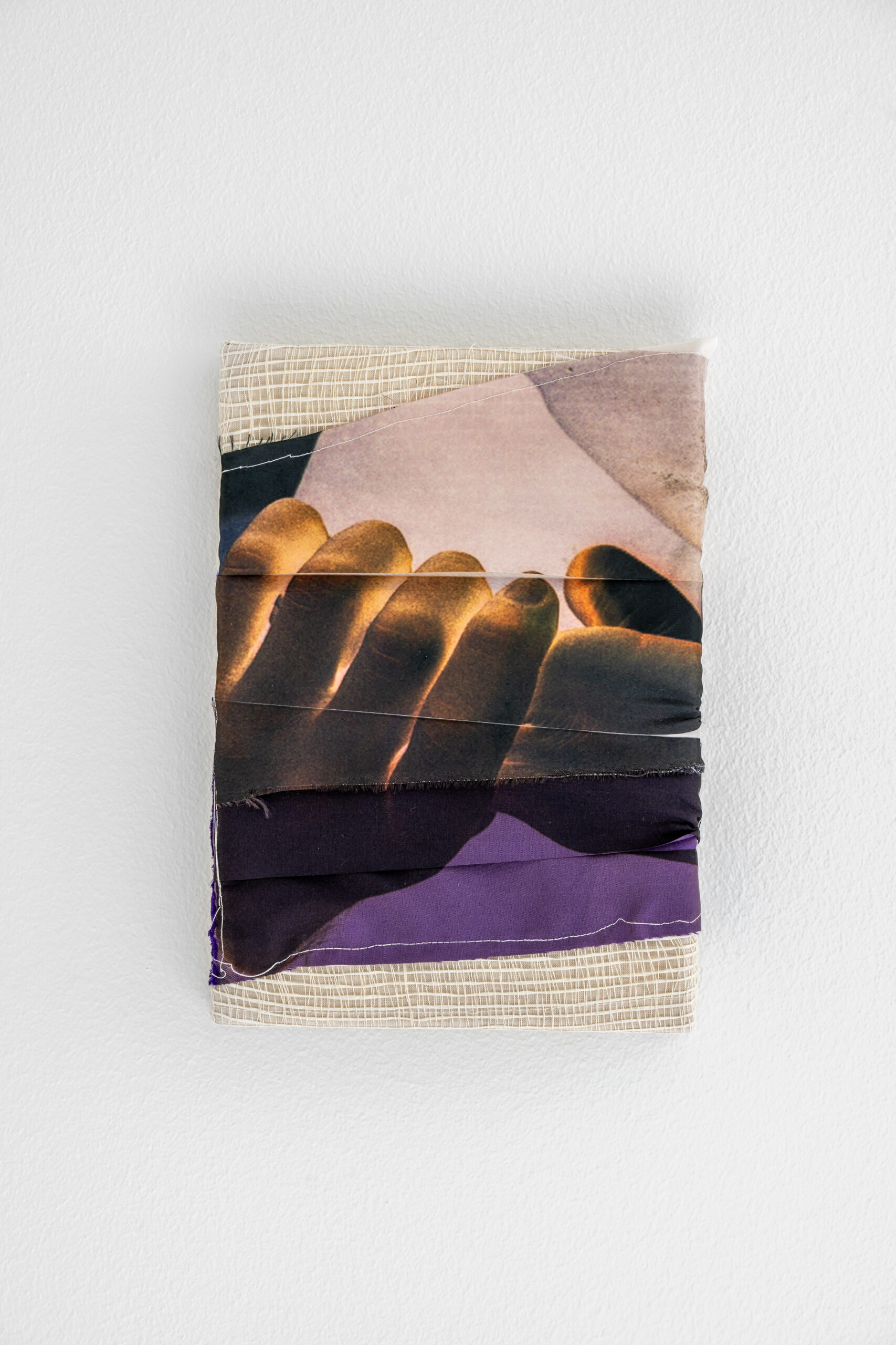 Marie Hazard_la main qui enveloppe l’âme pour de bon,_2023_Hand_woven_in_paper,_linen,_fabrics_and_digital_print_on_canvas_19x27cm