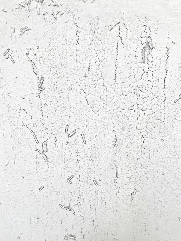 Laura Killer -Abgaben (weiss) / Give offs (white), 2023  Matches, wood glue, acryl on wood, wood frame 158 x 115 x 3 cm (incl. frame)  Serie: Feuer reinigt