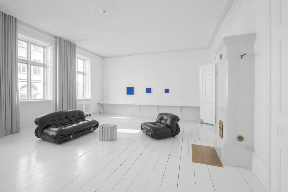 Laura Killer German artist in Sundays Gallery Copenhagen Blue matches