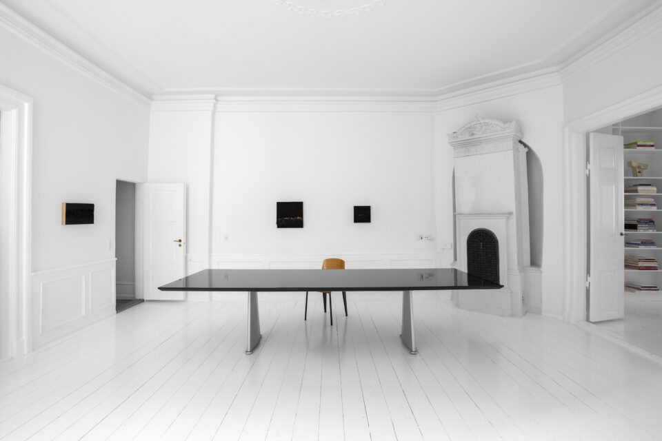 Laura Killer contemporary Art in Sundays Gallery Copenhagen Burnt squares