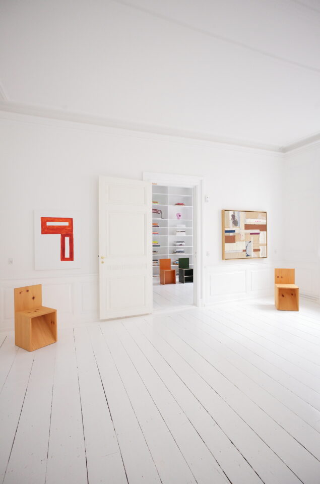Andre Butzer & Samuel Levi Jones at SundayS Gallery with Donald Judd Chairs